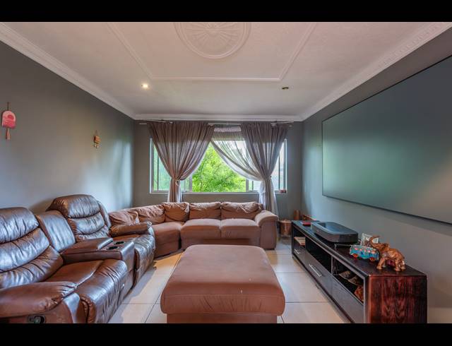 2 BEDROOM APARTMENT FOR SALE IN BUCCLEUCH